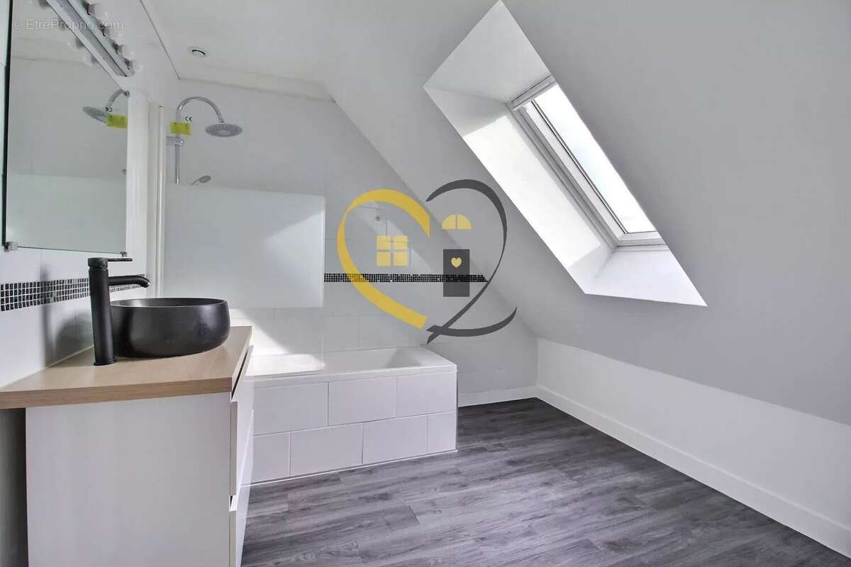 Maison à LA CHAPELLE-SAINT-URSIN