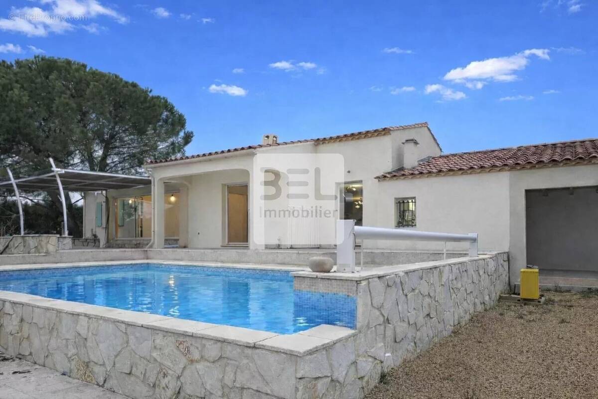 Maison à LA ROQUE-SUR-CEZE