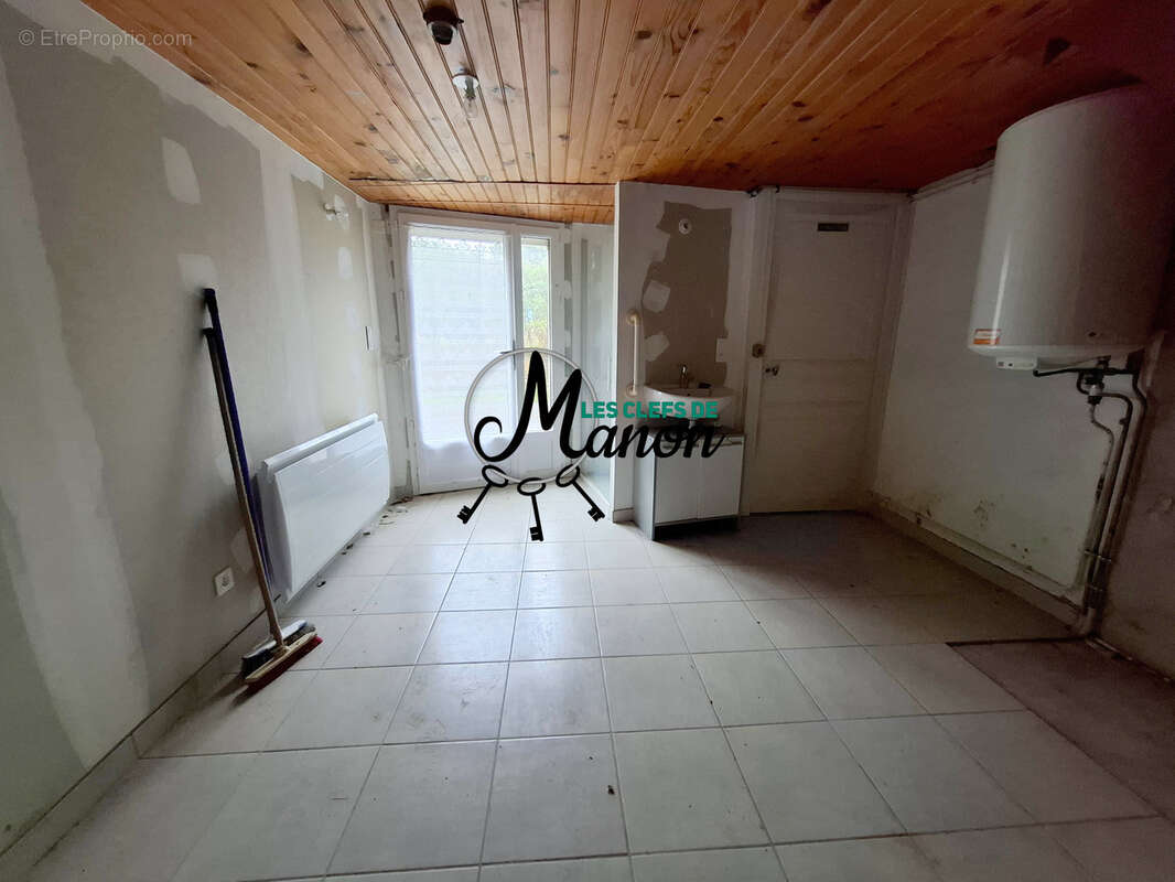 Maison à SAINT-SULPICE-LES-FEUILLES