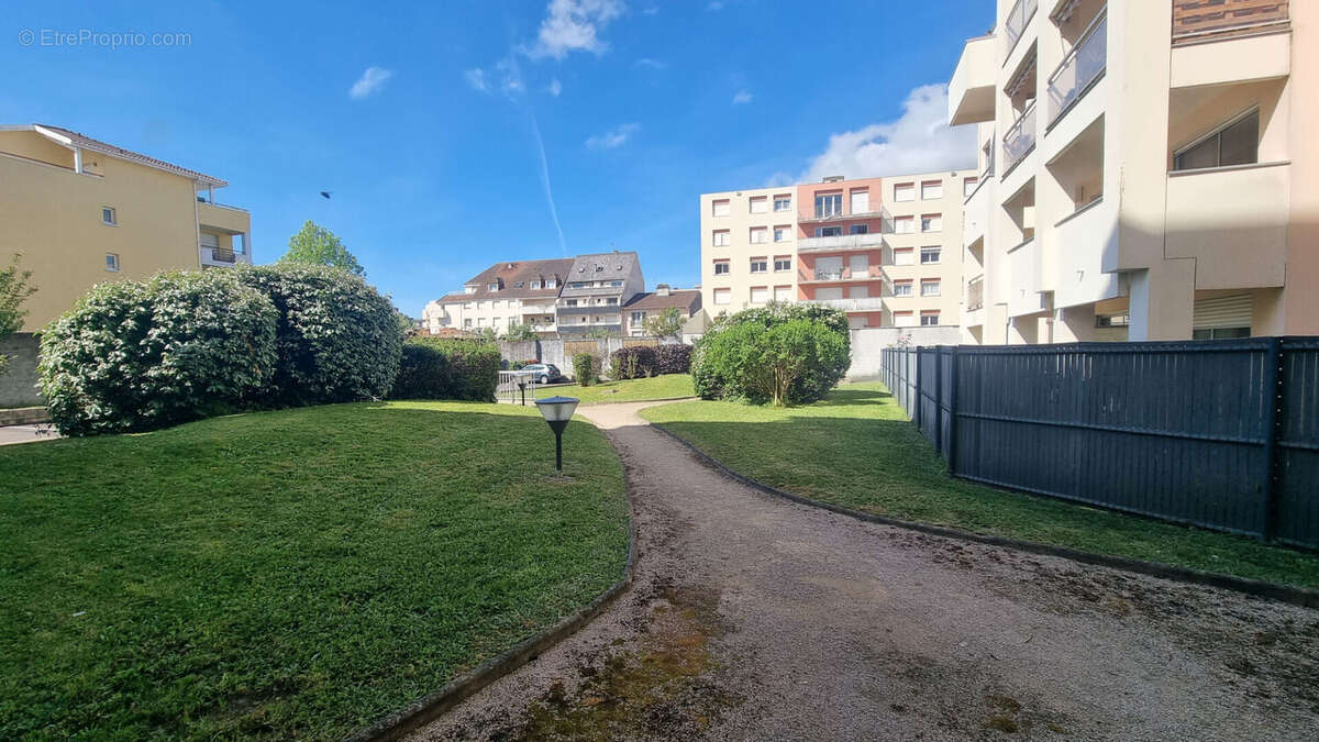 T3 avec cave et garage - photo 2