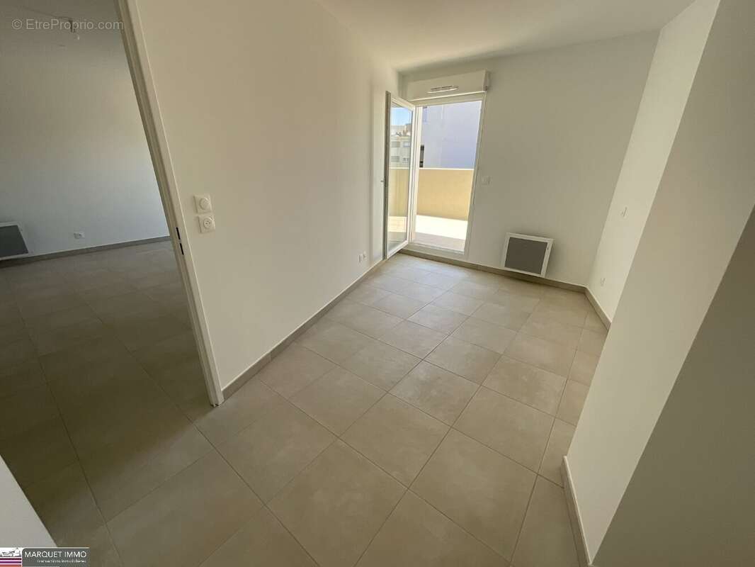APT T4 offrant 86 m² avec terrasse 13 m² et 12 m² et parking au 3° étage avec ascenseur... - photo 3