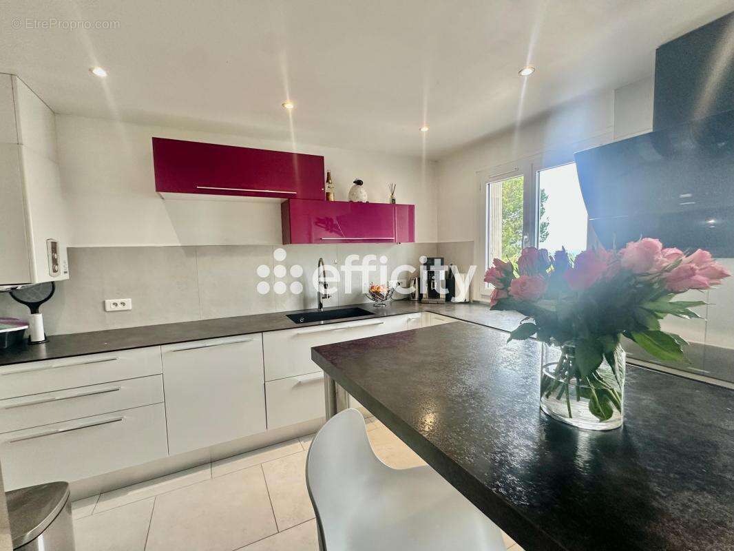 Appartement à VALLAURIS