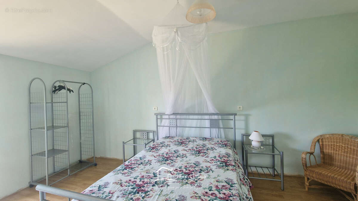 Maison de campagne avec dépendances et terrain de 1 120 m2 à Saint-Sauvant - photo 8