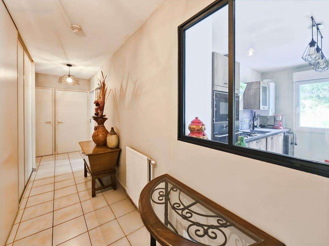 A vendre à Uzès - Appartement T3 65m² + 2 stationnements - photo 3