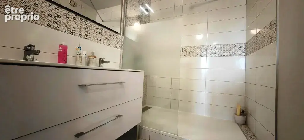 Appartement f3 parfait etat, terrasse, garage au 6ème - photo 8