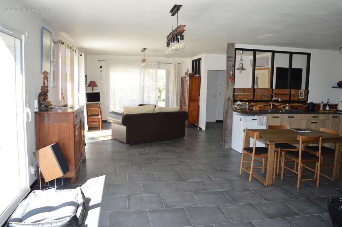 Maison contemporaine de 2020, en excéllent état, matériaux et finitions de grande qualité... - photo 7