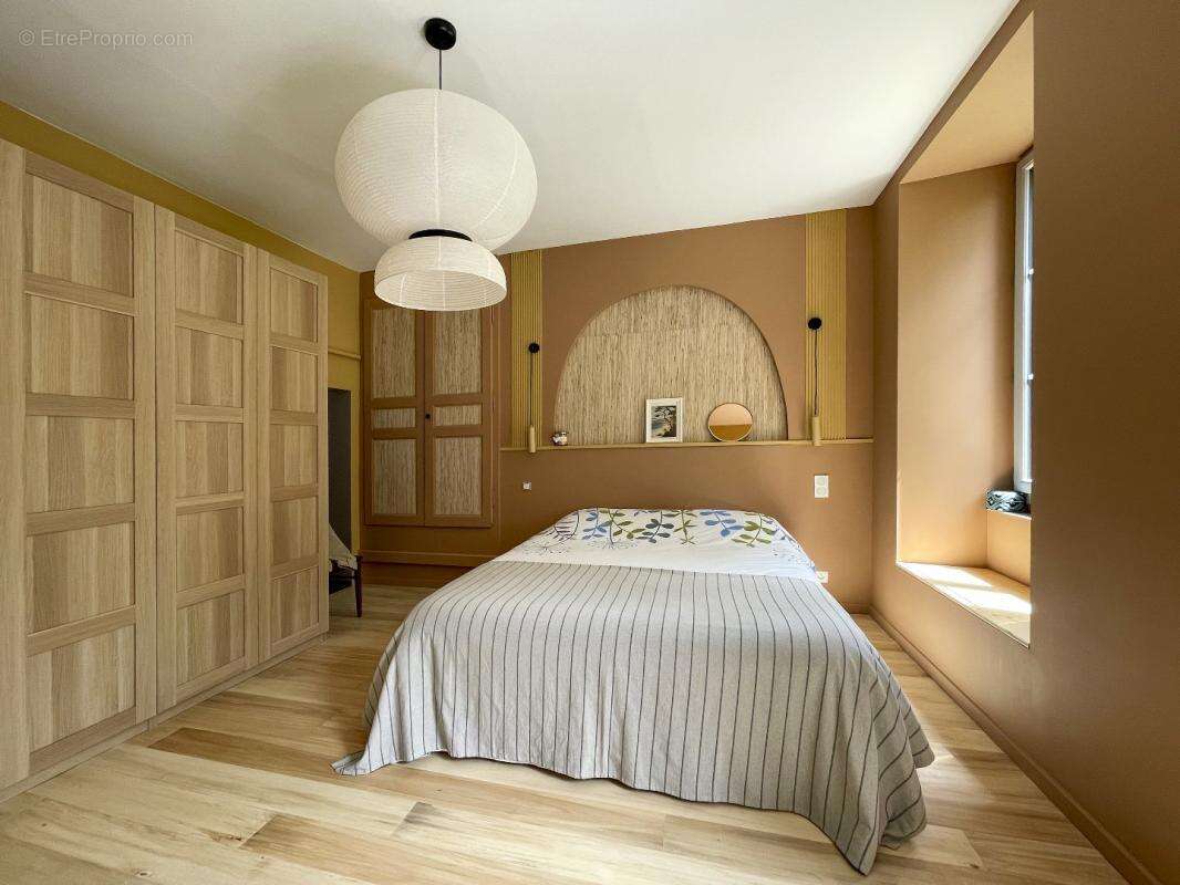Propriété de caractère rénovée avec piscine, dépendances sur terrain de plus d’un hectare - photo 13