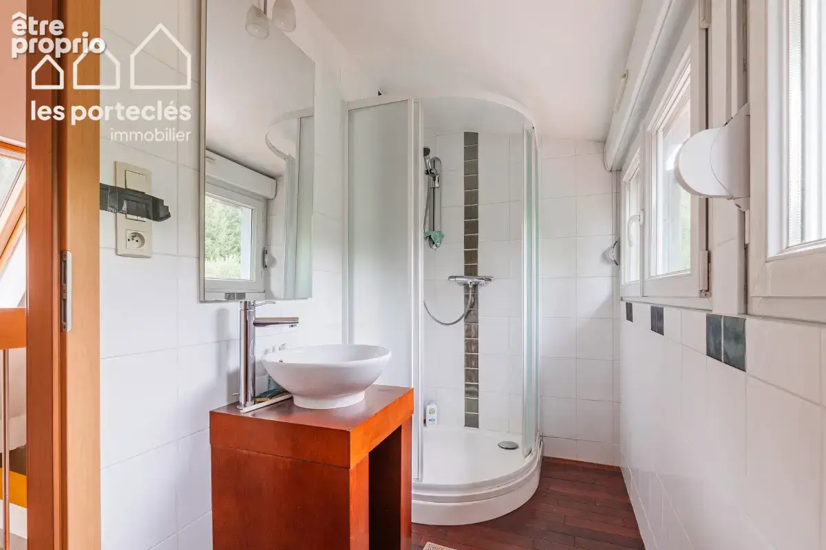 Maison rénovée au coeur de 2,6 hectares de forêt - photo 8