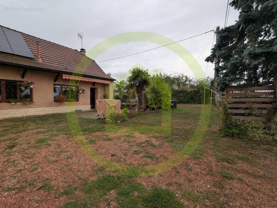 Maison à L&#039;ABERGEMENT-DE-CUISERY