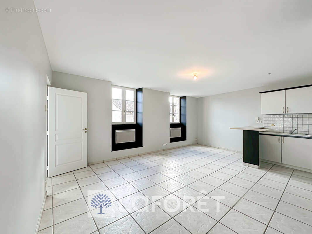 Appartement F3 1er étage (80 m²) à vendre à GEMOZAC (17260) - photo 4