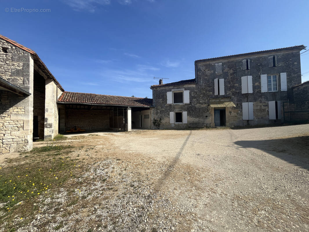 Maison à HIERSAC
