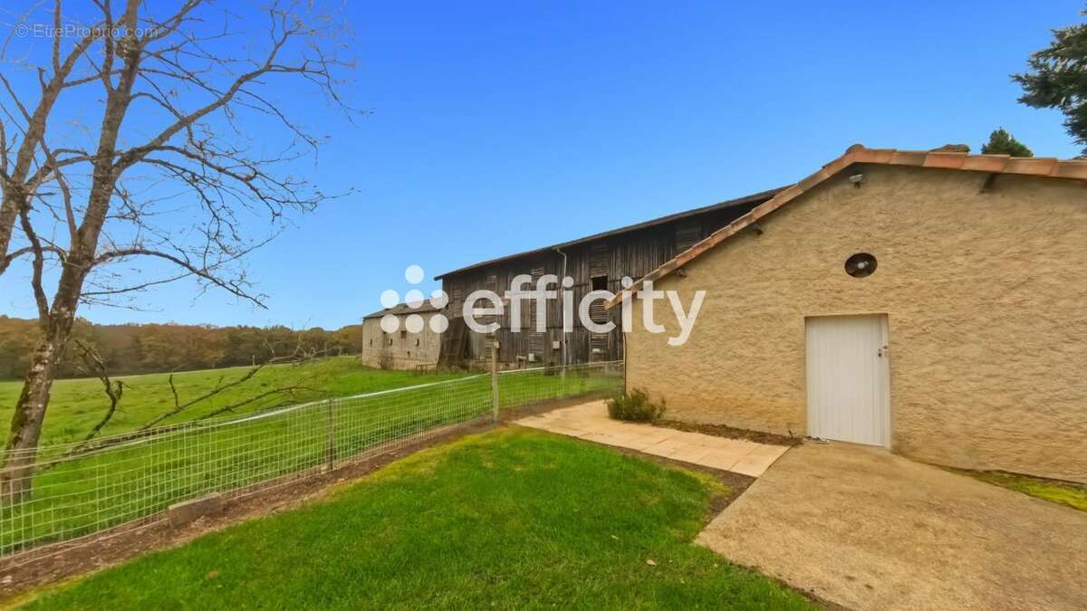 Maison à SAINT-PASTOUR