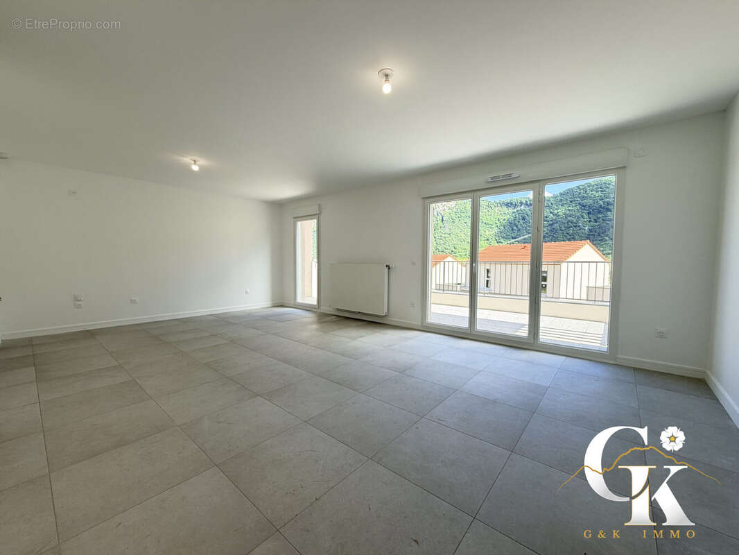 Appartement à SAINT-PAUL-DE-VARCES