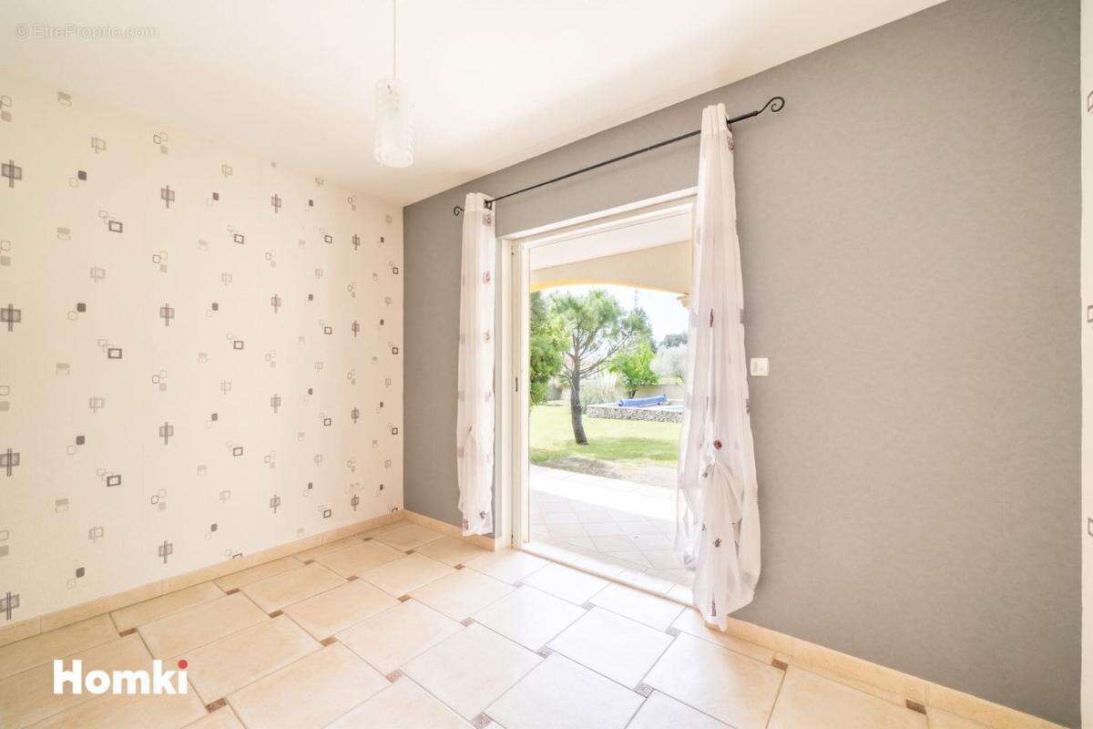 Magnifique Villa T7 de 190 m2 avec mazet de 50m2 à Bagard 30140 - photo 10