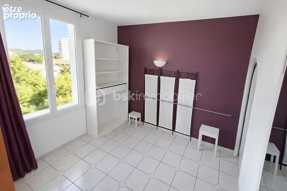 A vendre - T2 loué dernier étage – Vue Faron – Rentabilité immédiate – Parking – Cave – Toulon La Loubière – 157 000 € - photo 5