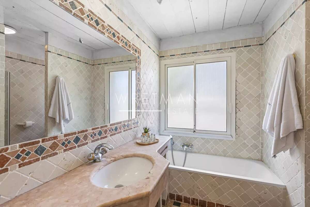 Maison à LES ISSAMBRES