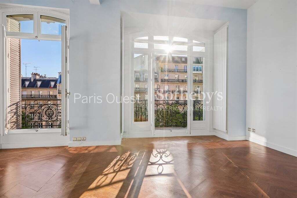 Appartement à PARIS-17E