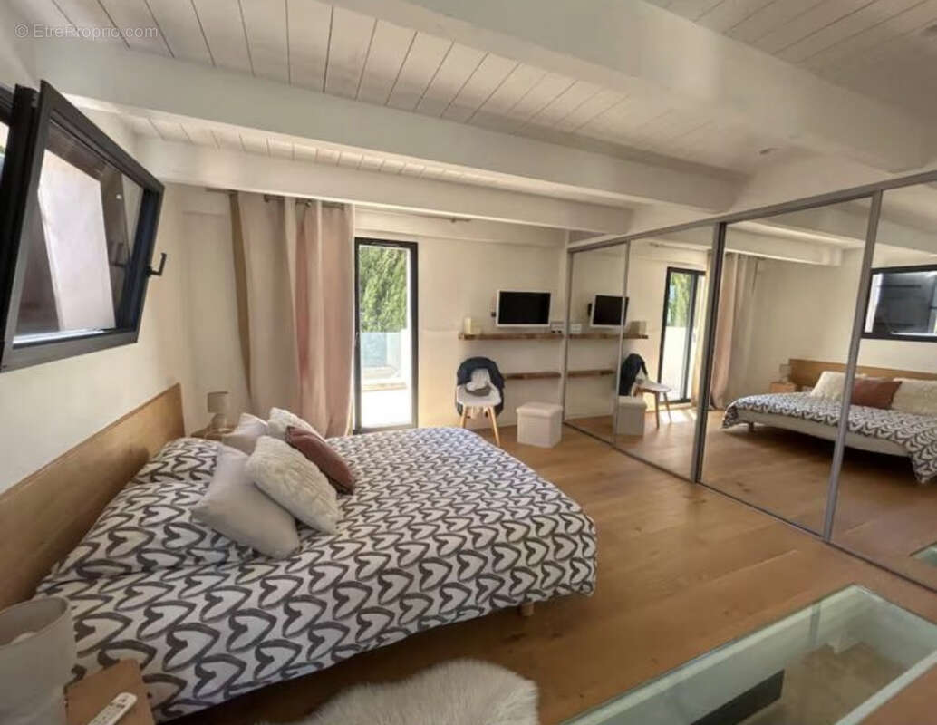 Maison à LE PUY-SAINTE-REPARADE