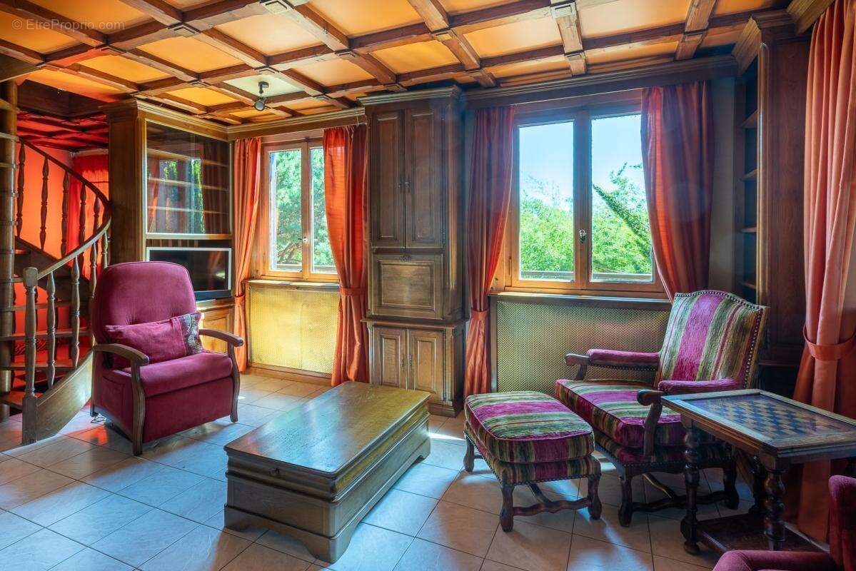 HURIGNY – Chalet suisse d'exception de 110m² sur 2 400 m² de terrain sans vis-à-vis – Fort potentiel de rénovation ! - photo 8