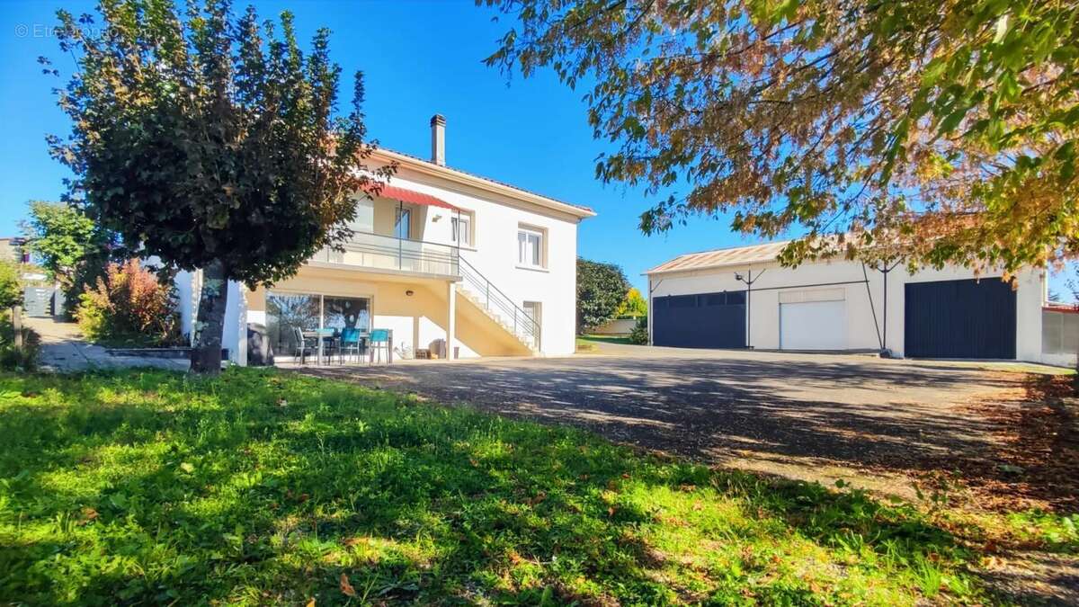 Maison à TROIS-PALIS