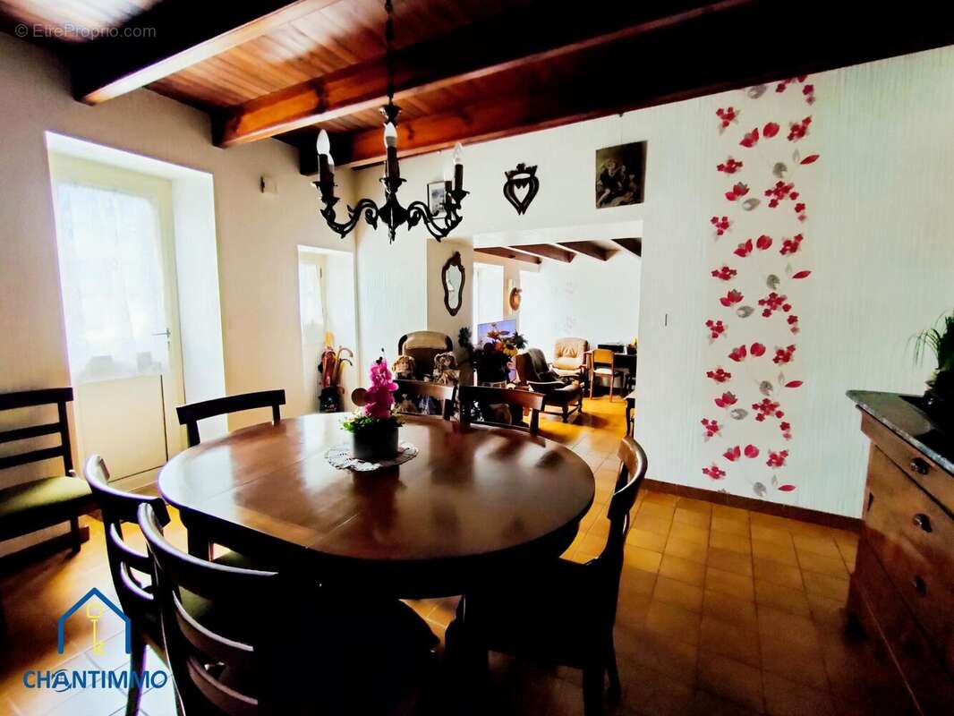 Maison à LA CAILLERE-SAINT-HILAIRE