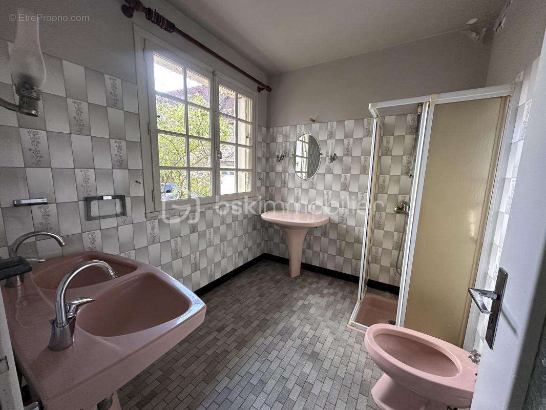  Belle maison familiale à Tronchoy  - photo 6