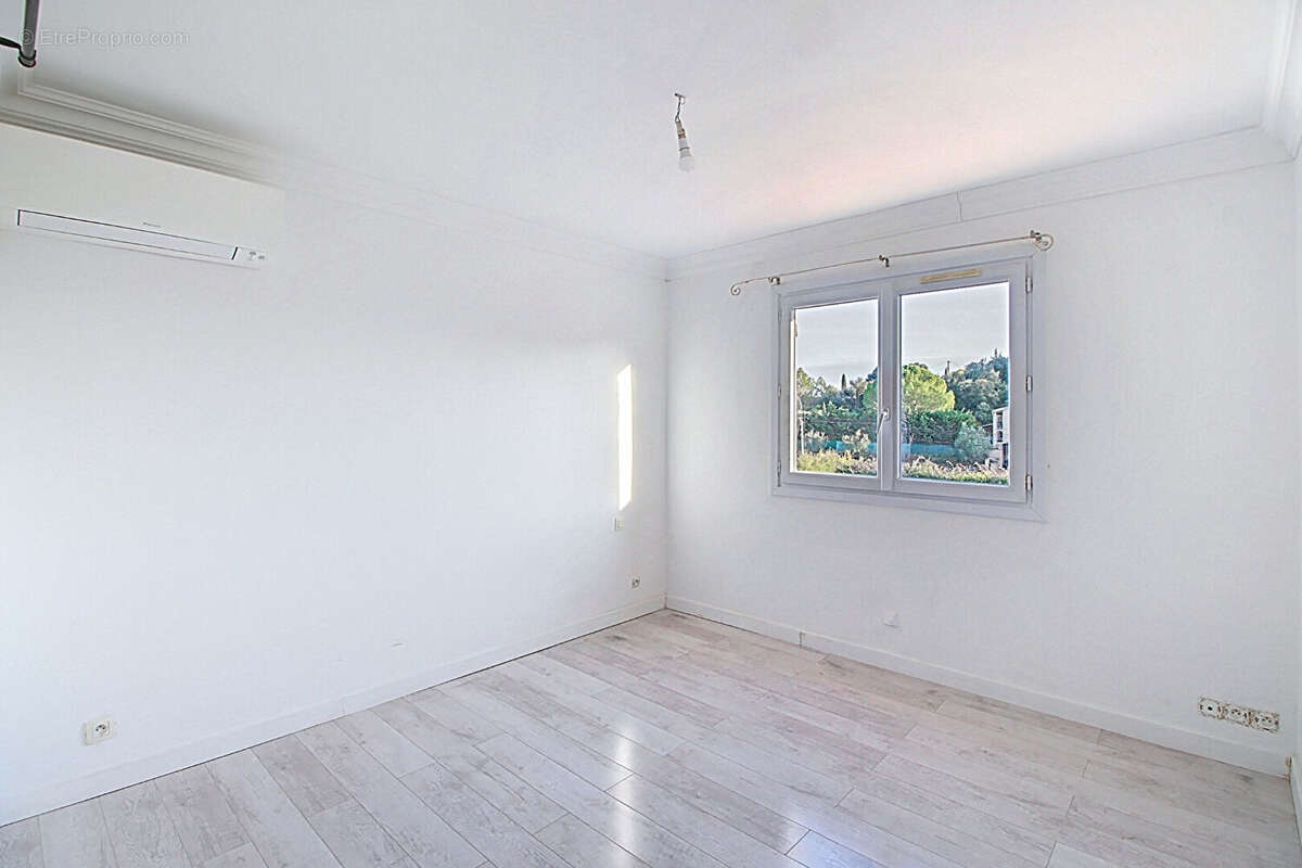 EXCLUSIVITÉ - Maison à Lorgues T4 sur 2145 m² de terrain avec une belle piscine et garage - photo 8