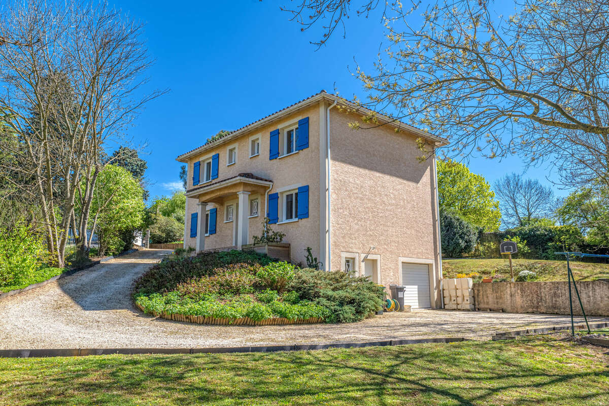 Maison à LA TOUR-DE-SALVAGNY