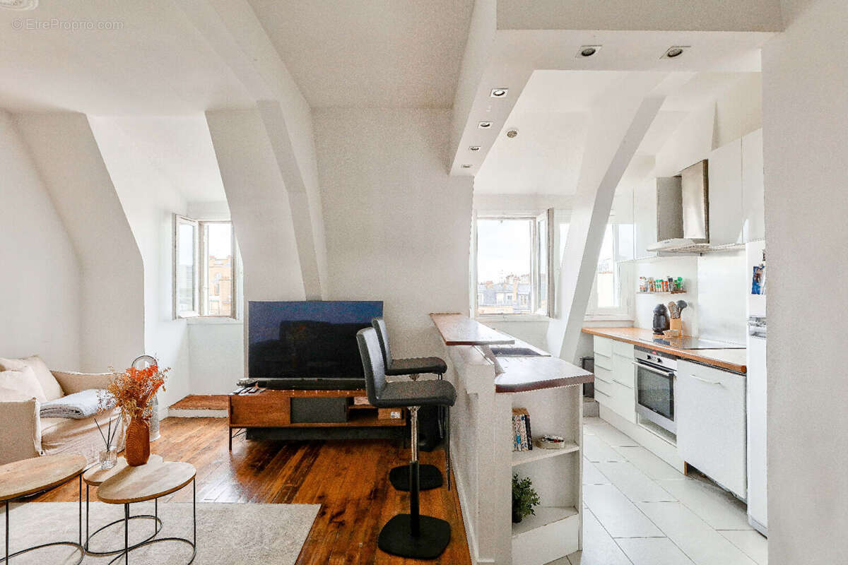 Appartement à PARIS-16E