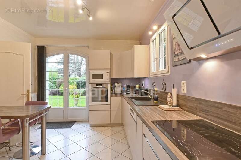 Un havre de paix dans le PARC à 15 mn à pied de la gare : Maison de famille 259 m² - photo 6