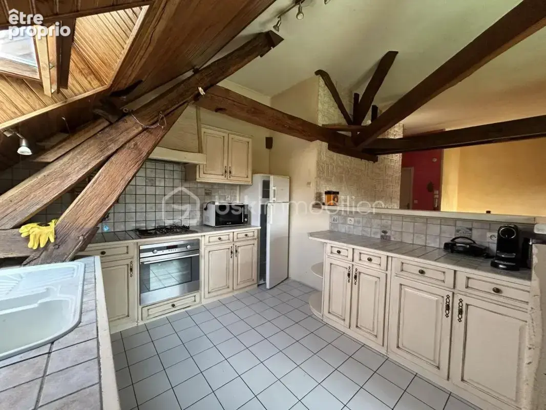 Appartement duplex en plein centre ville, 4 pièces, 2 chambres, terrasse, grenier, cave et place de parking privative! - photo 5