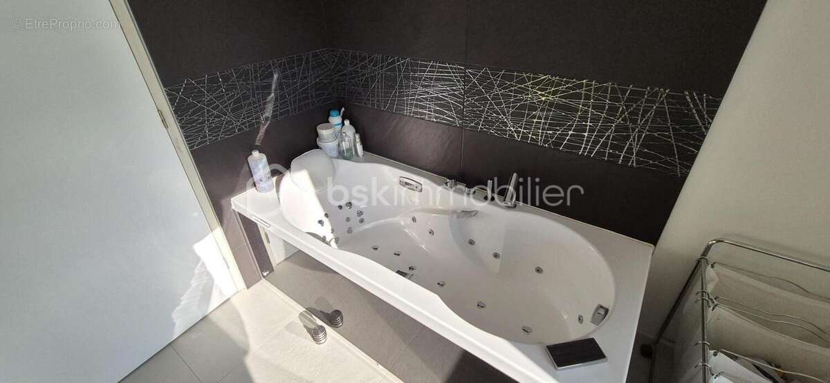 Maison à NUILLE-SUR-VICOIN