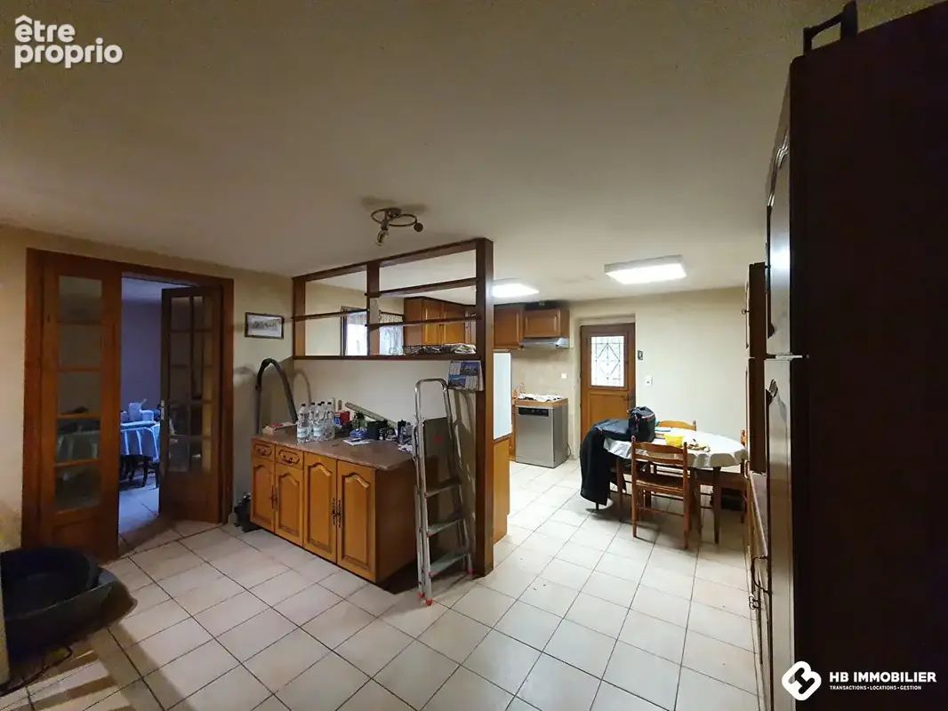 Maison avec vue campagne, grand potentiel et dépendances  sise à La Pacaudière - photo 4