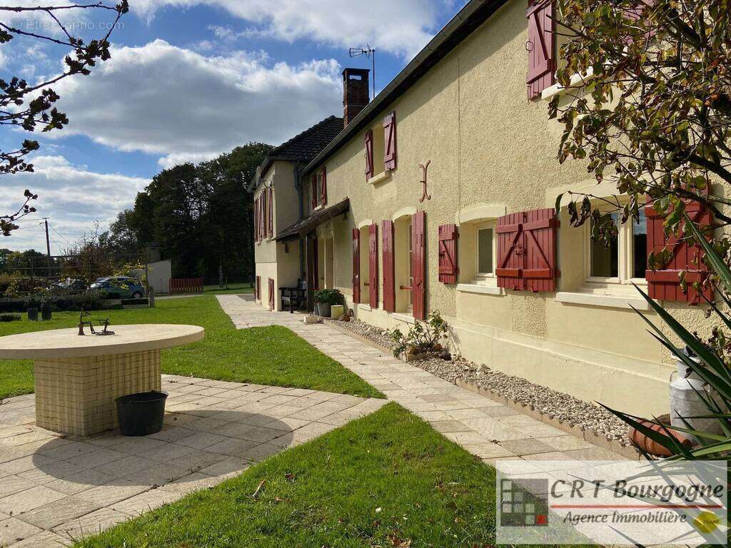 Maison à MOULINS-SUR-OUANNE