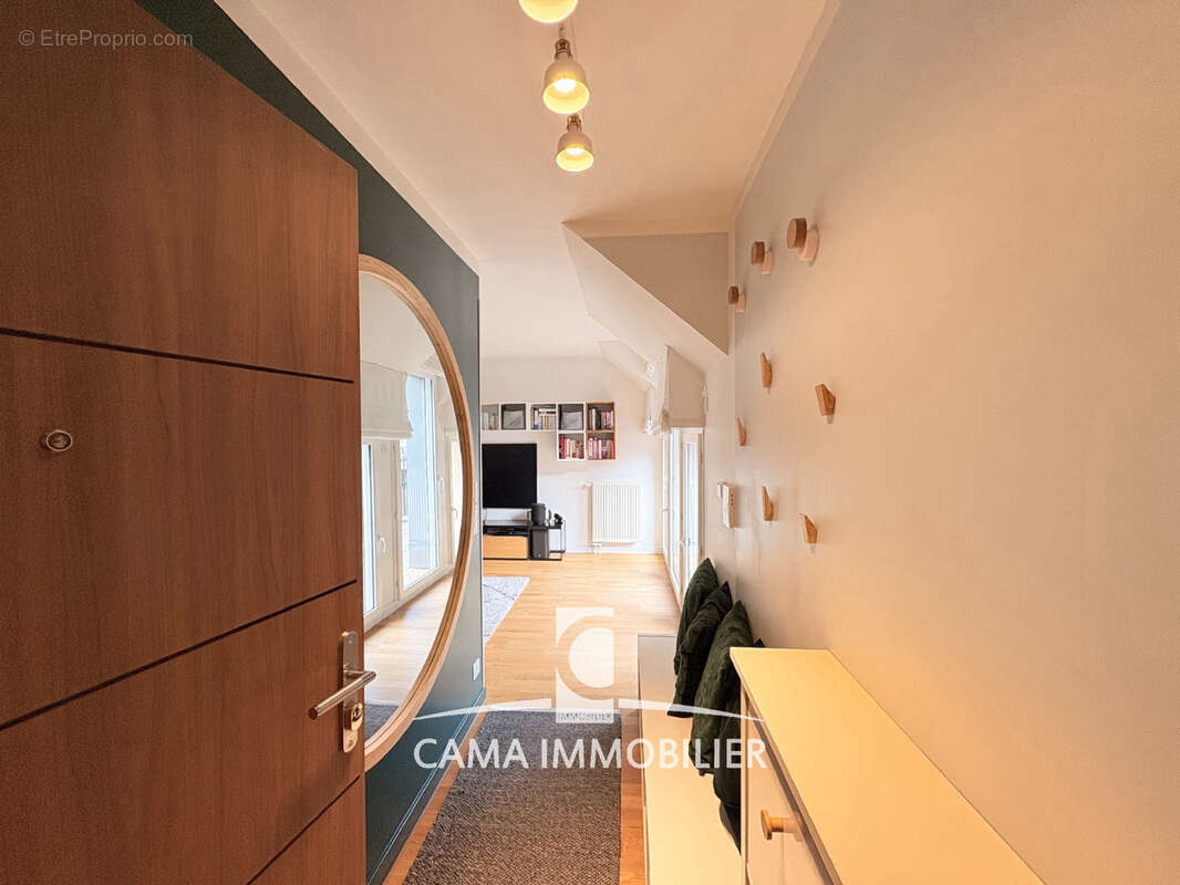 Appartement à BUC