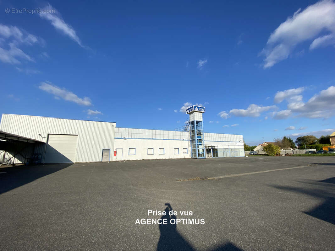 A VENDRE - Local professionnel avec vaste terrain clos à Villeneuve-la-Guyard (89) - photo 3