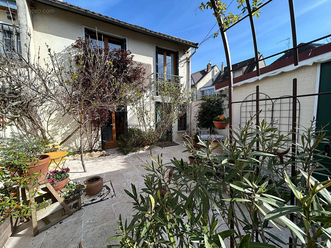 Maison à L'HAY-LES-ROSES