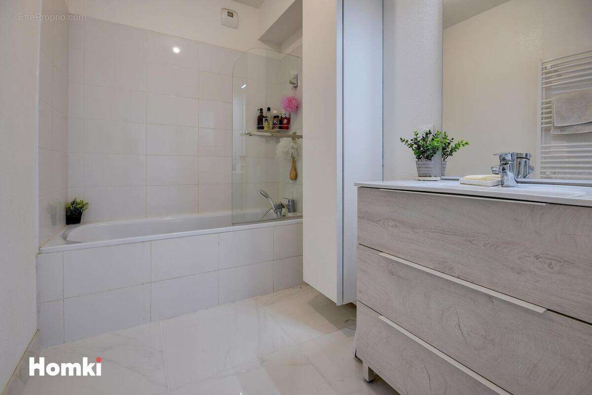 Appartement à MARSEILLE-4E