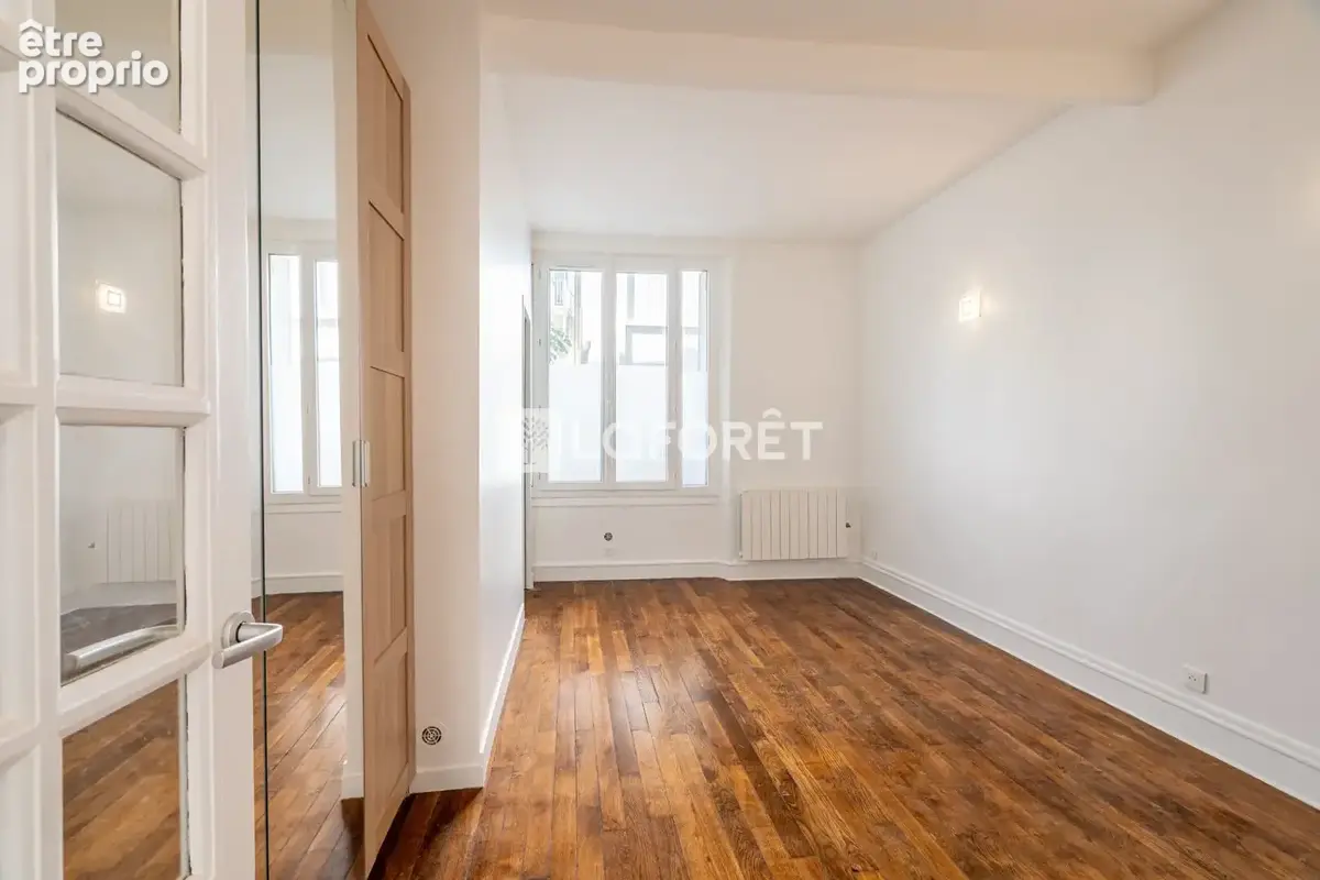 Paris 15e - Quartier Commerce - Deux-pièces traversant rénové de 37,9 m² - photo 3