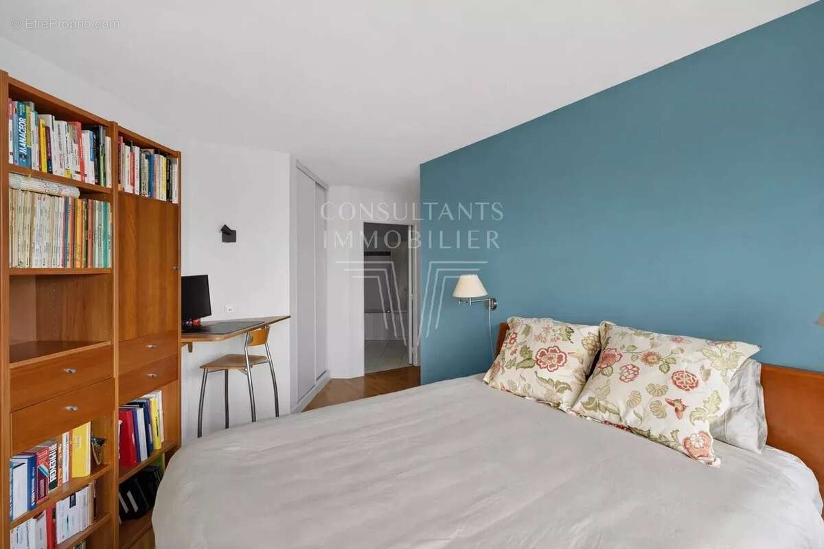 Appartement à COURBEVOIE