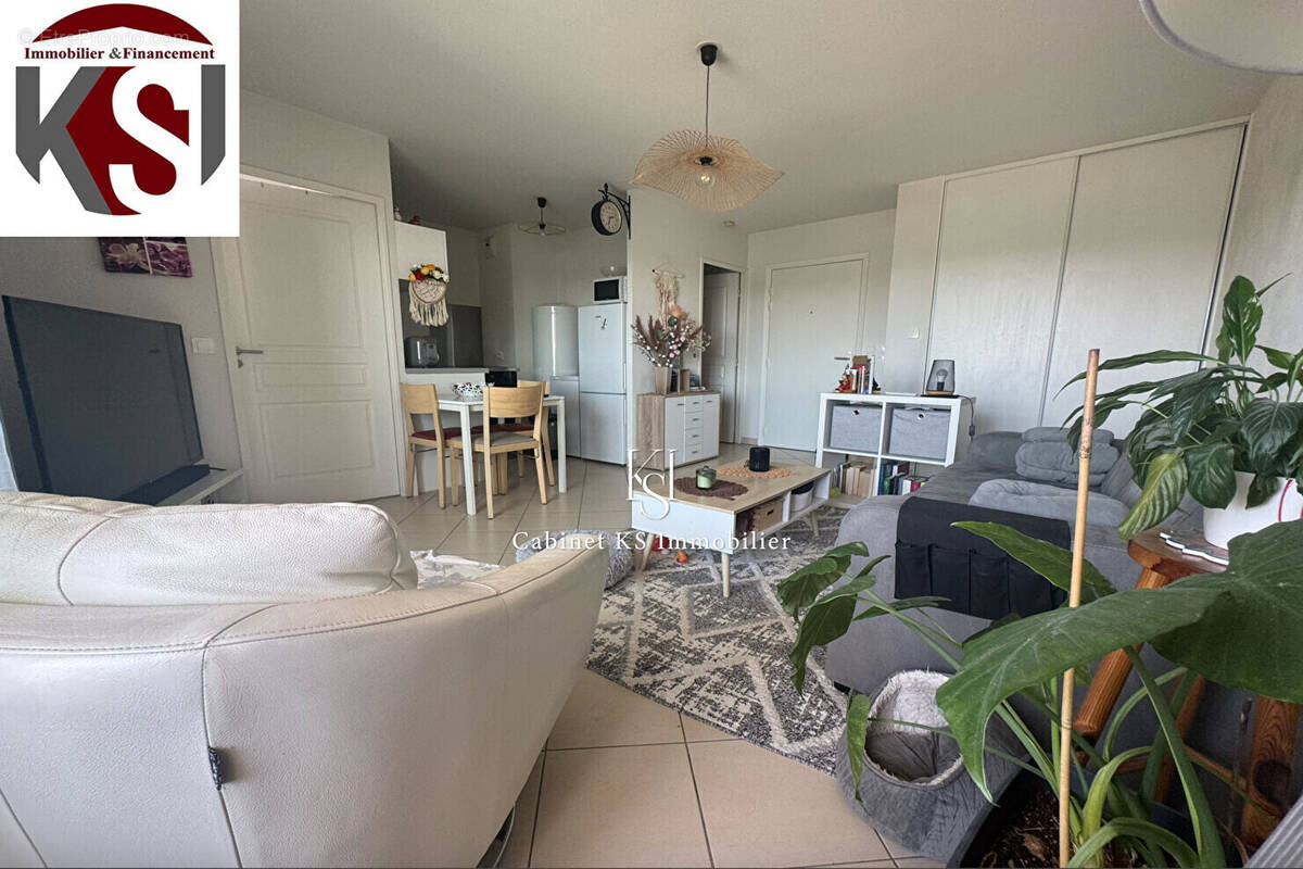 Appartement à SEILLONS-SOURCE-D'ARGENS