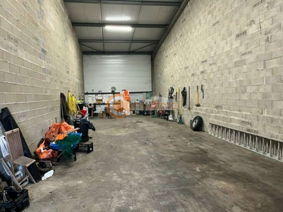 Commerce à SAINT-LOUBES