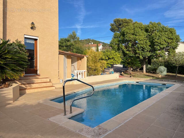 Maison à CARQUEIRANNE