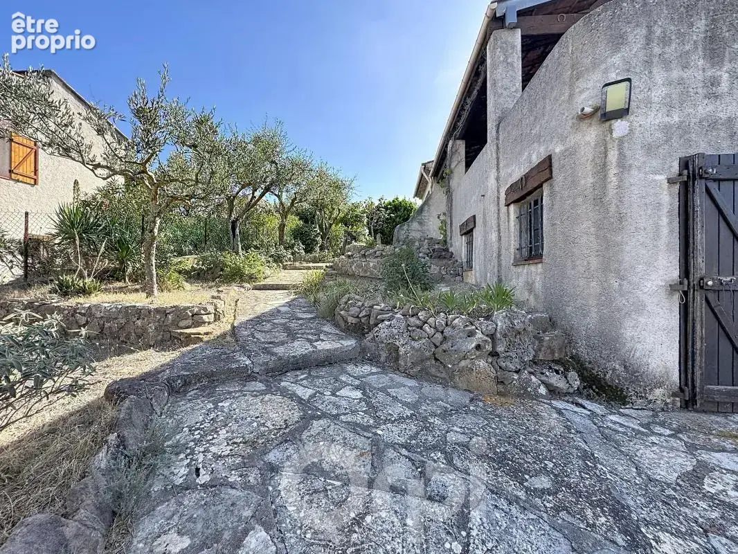 Maison individuelle à fort potentiel sur la commune de Roquebrune Sur Argens dans le Var  – Volume, jardin & projet à façonner ! - photo 16