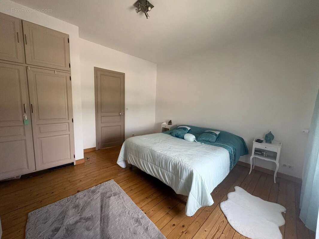 Maison meulière avec dépendance - photo 9