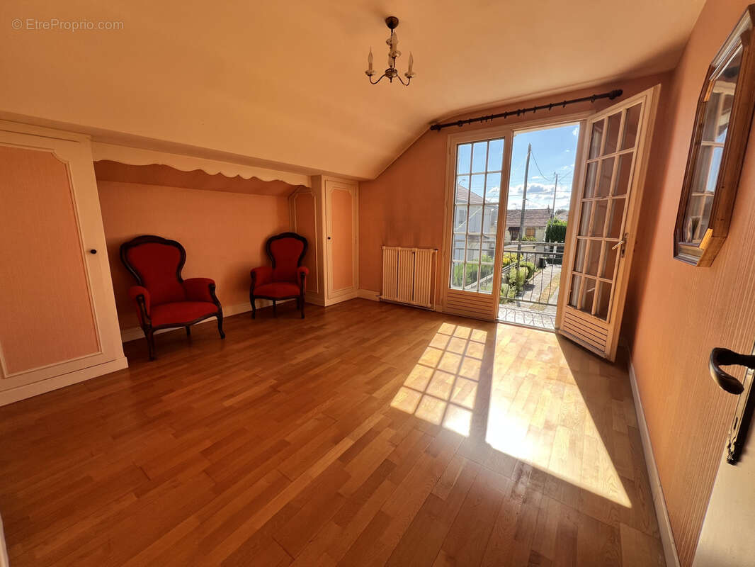 Maison 6 pièces de 139 m2 habitables avec 355 m2 de terrain - photo 9