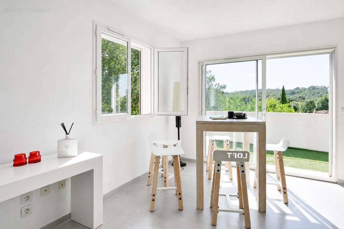 Maison de 4 pièces de 82 m² à Montpezat - photo 6