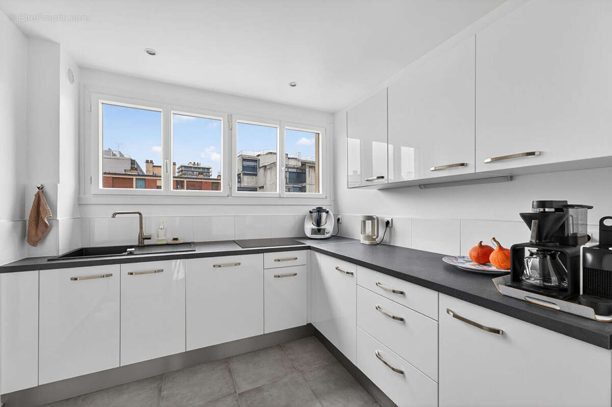 Appartement à PARIS-14E