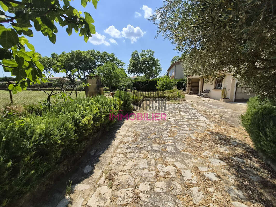 Maison 111 m² à Laudun-L'ardoise  - photo 3