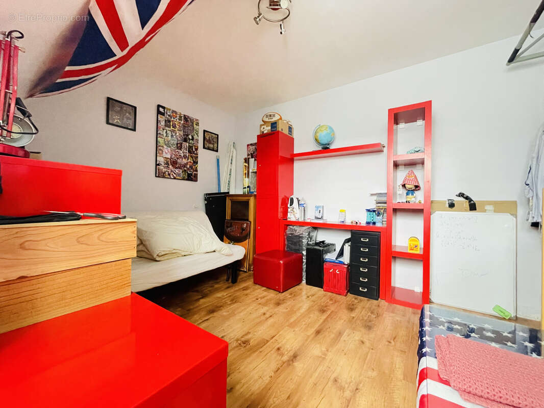 Maison à SAINT-PANTALEON-DE-LARCHE